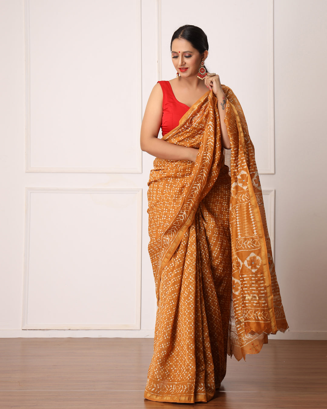 Aanvi Chanderi Dabu Print Saree with Blouse