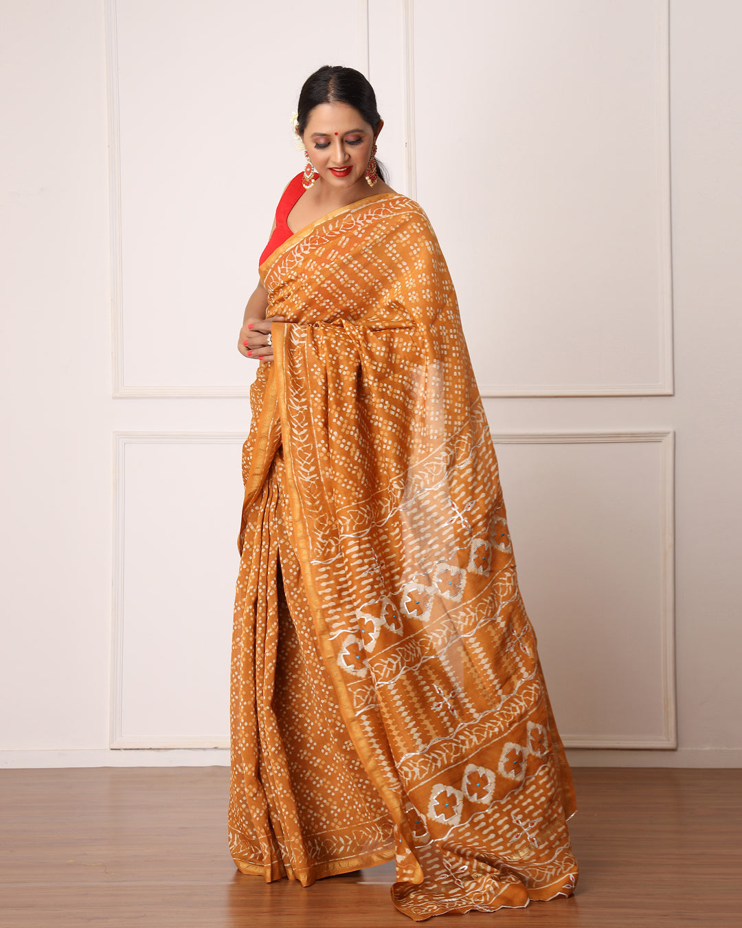 Aanvi Chanderi Dabu Print Saree with Blouse